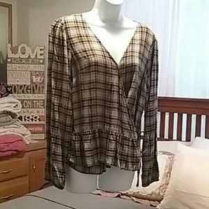 BNWOT...Arizona wrap Blouse